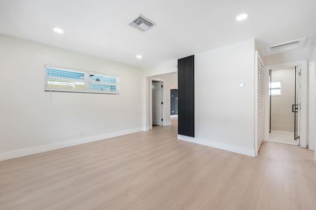 5296 NE 2nd Terrace, Oakland Park, FL 33334