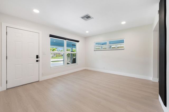 5296 NE 2nd Terrace, Oakland Park, FL 33334