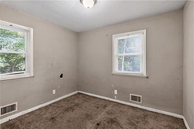 1322 E 82nd Street, Kansas City, MO 64131