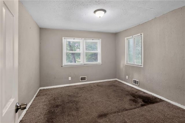 1322 E 82nd Street, Kansas City, MO 64131