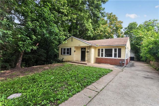 1322 E 82nd Street, Kansas City, MO 64131