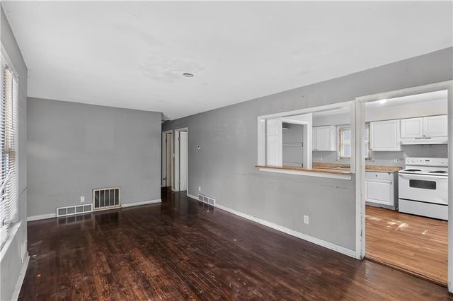 1322 E 82nd Street, Kansas City, MO 64131