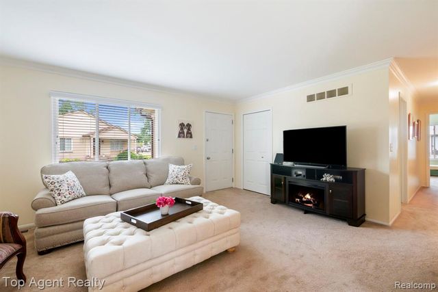31849 Breezeway, New Baltimore, MI 48047