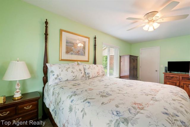 31849 Breezeway, New Baltimore, MI 48047