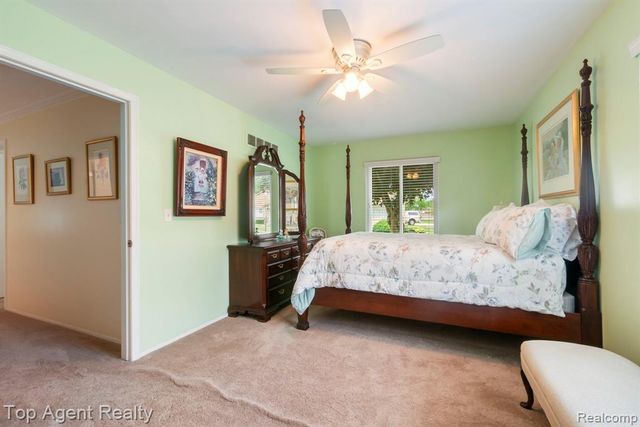 31849 Breezeway, New Baltimore, MI 48047