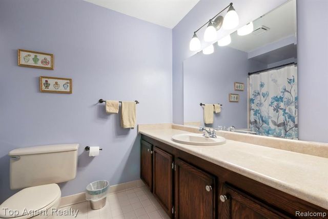 31849 Breezeway, New Baltimore, MI 48047