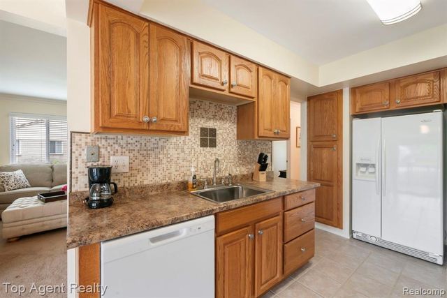 31849 Breezeway, New Baltimore, MI 48047