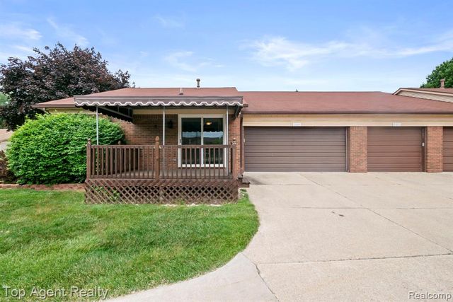31849 Breezeway, New Baltimore, MI 48047