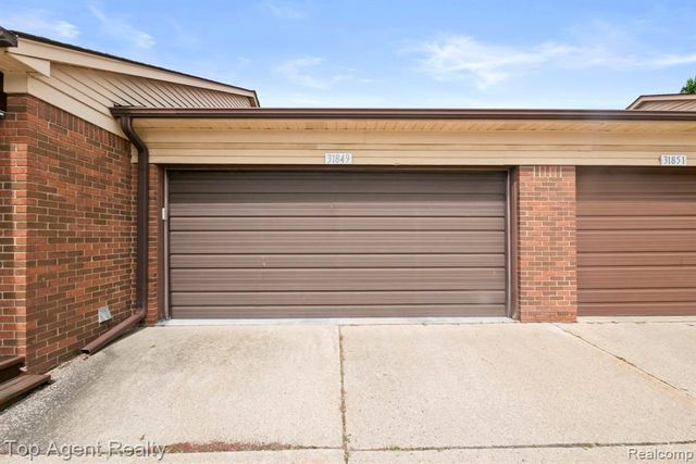 31849 Breezeway, New Baltimore, MI 48047