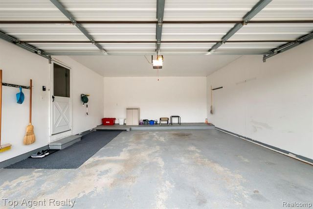 31849 Breezeway, New Baltimore, MI 48047