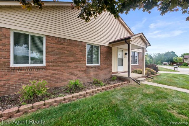 31849 Breezeway, New Baltimore, MI 48047