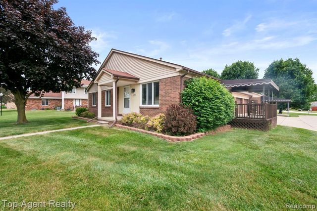 31849 Breezeway, New Baltimore, MI 48047
