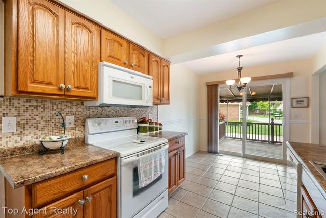 31849 Breezeway, New Baltimore, MI 48047