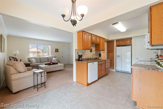 31849 Breezeway, New Baltimore, MI 48047