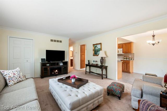 31849 Breezeway, New Baltimore, MI 48047