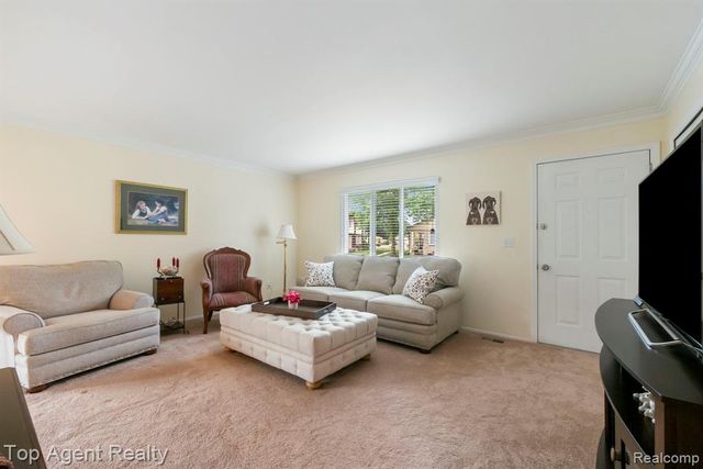 31849 Breezeway, New Baltimore, MI 48047