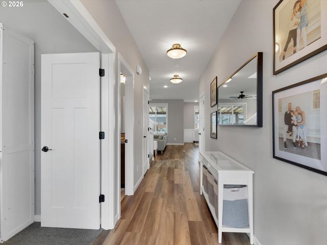 5179 COMET St Ne, Salem, OR 97305