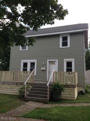 1202 California Avenue, Akron, OH 44314