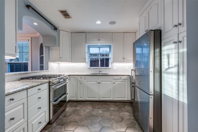 818 Valencia Street, Dallas, TX 75223