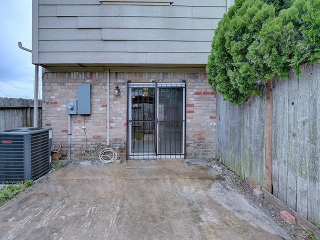 6330 Creekbend Drive D, Houston, TX 77096