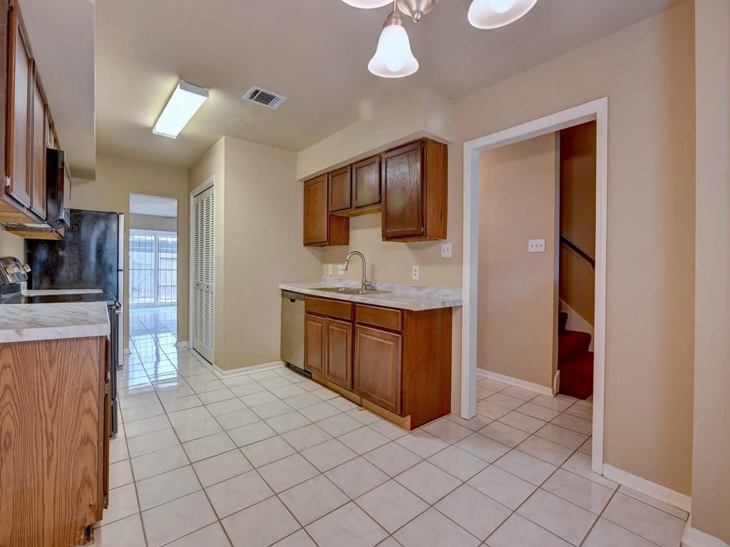 6330 Creekbend Drive D, Houston, TX 77096