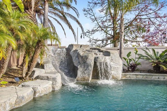 1737 Skimmer Ct, Carlsbad, CA 92011