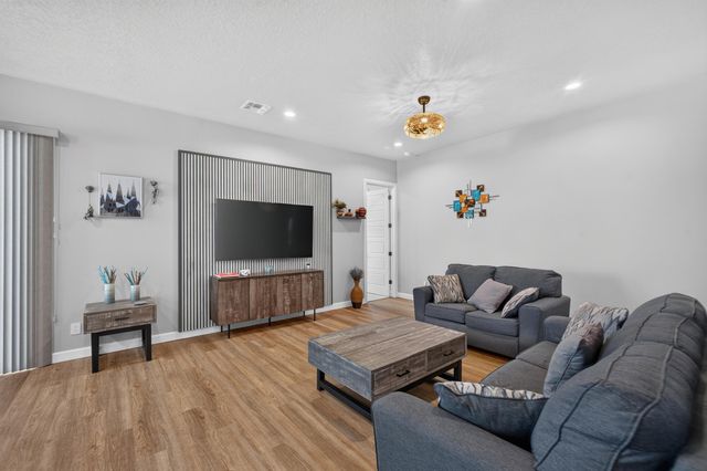 1691 Tesoro Loop NW, Los Lunas, NM 87031