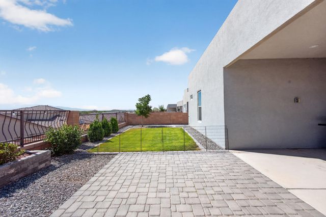 1691 Tesoro Loop NW, Los Lunas, NM 87031