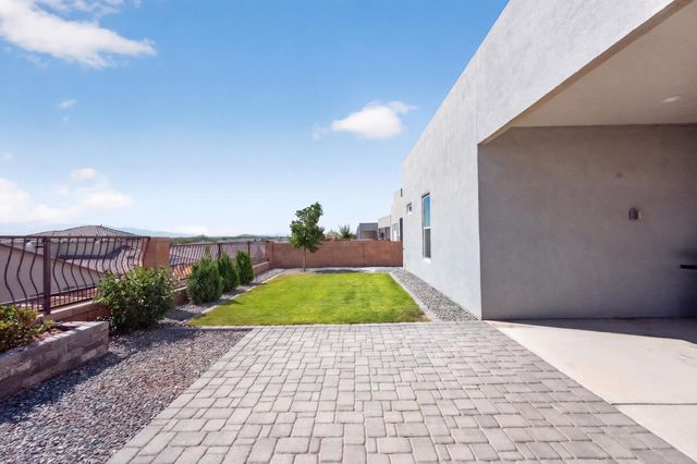 1691 Tesoro Loop NW, Los Lunas, NM 87031