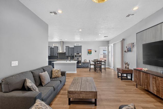 1691 Tesoro Loop NW, Los Lunas, NM 87031