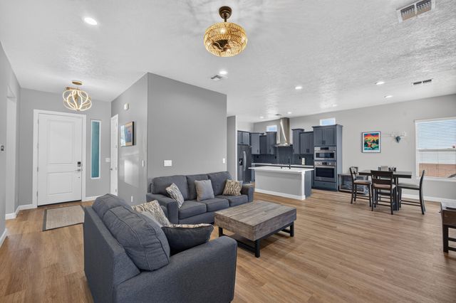 1691 Tesoro Loop NW, Los Lunas, NM 87031