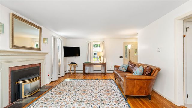 66 Oakdale Road, North Kingstown, RI 02852