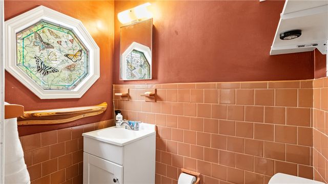 66 Oakdale Road, North Kingstown, RI 02852