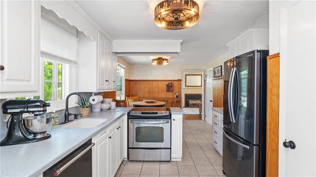 66 Oakdale Road, North Kingstown, RI 02852