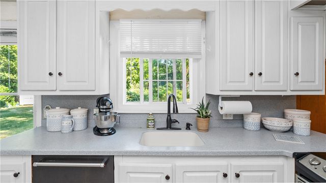 66 Oakdale Road, North Kingstown, RI 02852