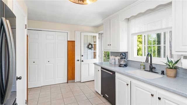 66 Oakdale Road, North Kingstown, RI 02852