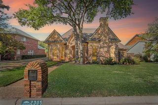 2305 Autumn Oaks Trail, Arlington, TX 76006