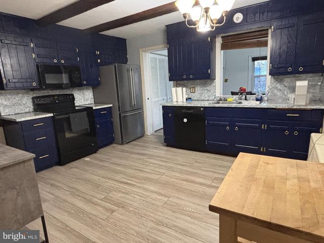 22 1/2 E PINE ST, Ephrata, PA 17522