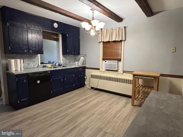 22 1/2 E PINE ST, Ephrata, PA 17522
