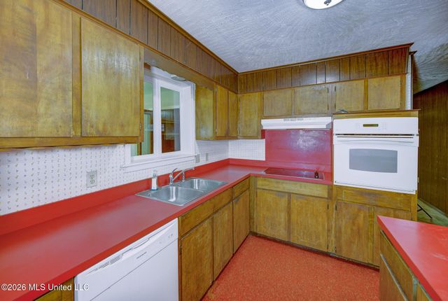 905 Wildwood Drive, Clinton, MS 39056