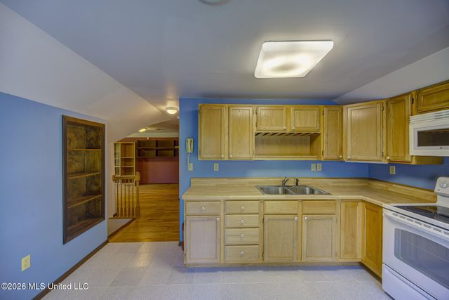 905 Wildwood Drive, Clinton, MS 39056