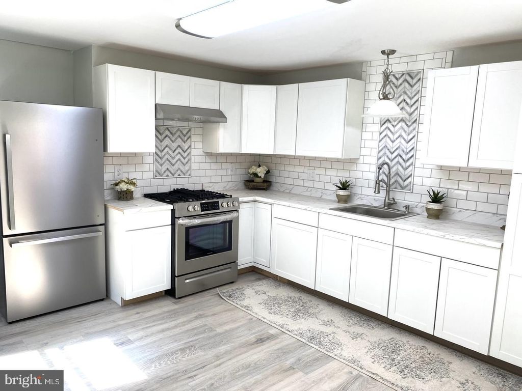 48 ELIZABETH ST, Bordentown, NJ 08505