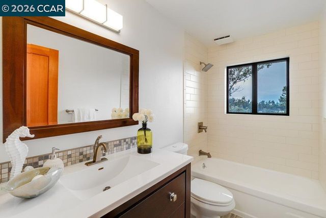 7875 Skyline Blvd, Oakland, CA 94611