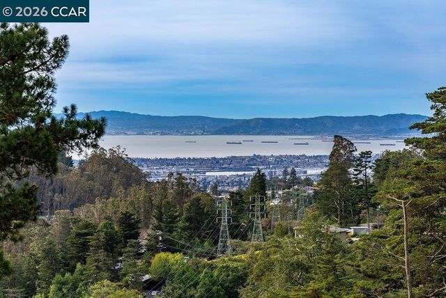 7875 Skyline Blvd, Oakland, CA 94611