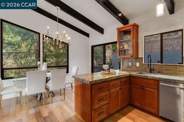 7875 Skyline Blvd, Oakland, CA 94611