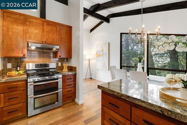 7875 Skyline Blvd, Oakland, CA 94611