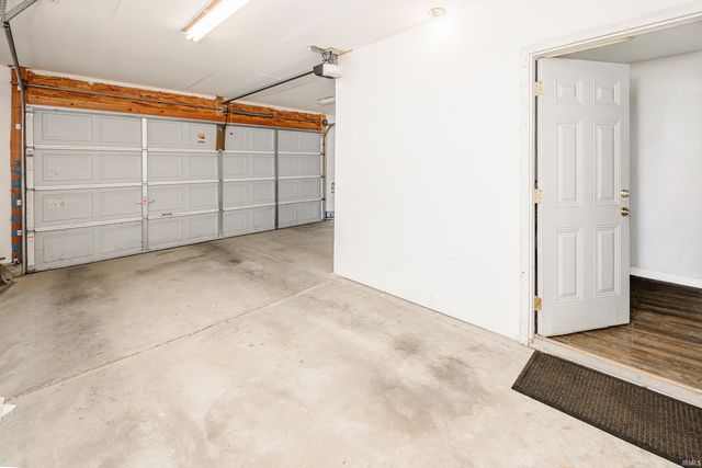 1529 W Edinburgh Bend, Bloomington, IN 47403