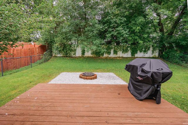 1529 W Edinburgh Bend, Bloomington, IN 47403