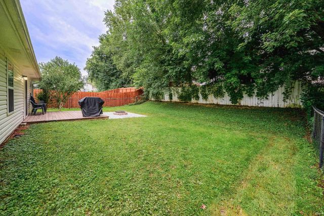 1529 W Edinburgh Bend, Bloomington, IN 47403