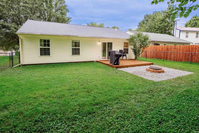 1529 W Edinburgh Bend, Bloomington, IN 47403